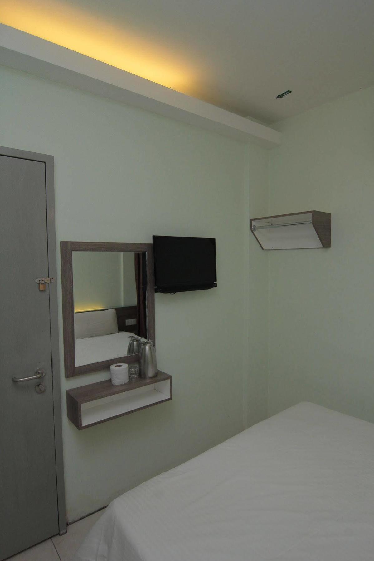 Qish Hotel Malacca Exterior foto