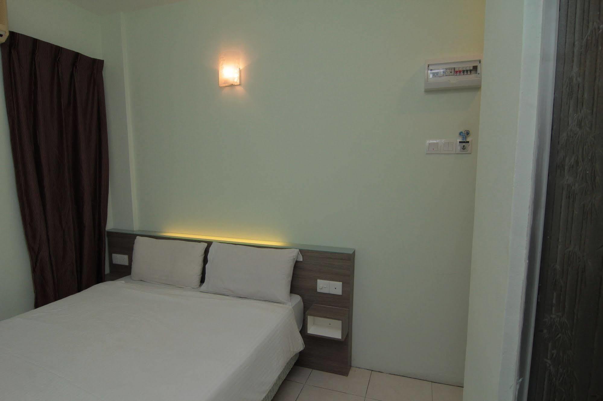 Qish Hotel Malacca Exterior foto